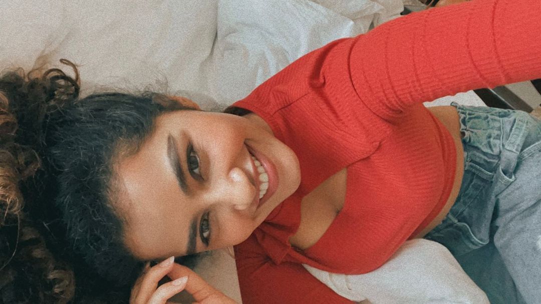 ഹൊ.. എന്തൊരു ലുക്കാണിത്; അനുപമ പരമേശ്വരന്റെ ചിത്രങ്ങള്‍ വൈറലാവുന്നു