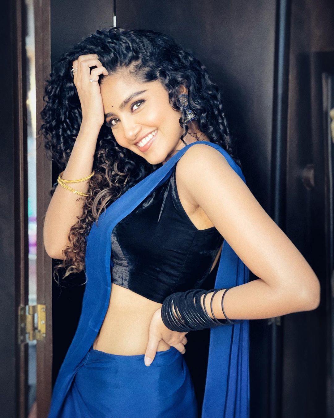 ഹൊ.. എന്തൊരു ലുക്കാണിത്; അനുപമ പരമേശ്വരന്റെ ചിത്രങ്ങള്‍ വൈറലാവുന്നു