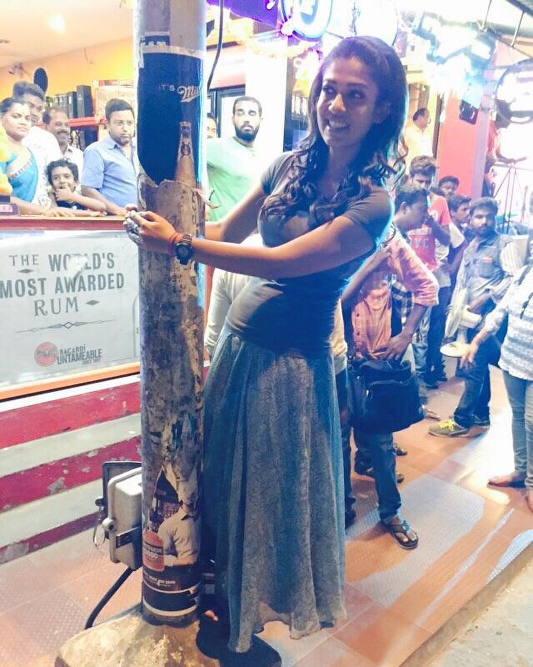 ഇത്ര സിംപിളാണോ നയന്‍താര; ആളുകള്‍ നോക്കി നില്‍ക്കെ കുസൃതിച്ചിരി... പിന്നിട്ട ആറ് വര്‍ഷങ്ങള്‍