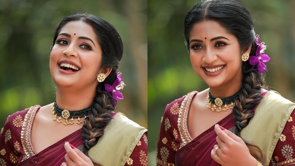 സാരിയില്‍ തിളങ്ങി നവ്യ നായര്‍: കൂട്ടിന് റൂമി വചനങ്ങളും, വൈറലായി ചിത്രങ്ങള്‍