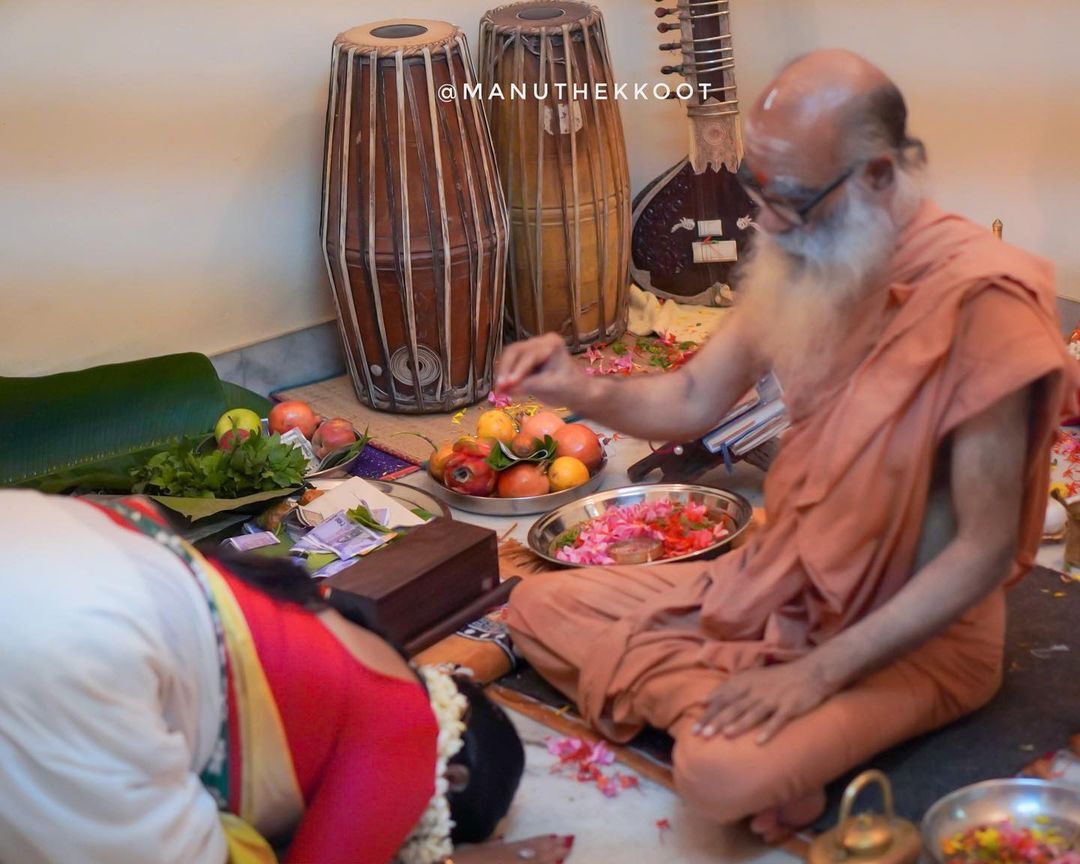 സാരിയില്‍ തിളങ്ങി നവ്യ നായര്‍: കൂട്ടിന് റൂമി വചനങ്ങളും, വൈറലായി ചിത്രങ്ങള്‍