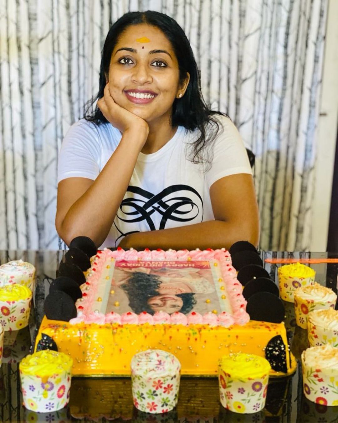 സാരിയില്‍ തിളങ്ങി നവ്യ നായര്‍: കൂട്ടിന് റൂമി വചനങ്ങളും, വൈറലായി ചിത്രങ്ങള്‍