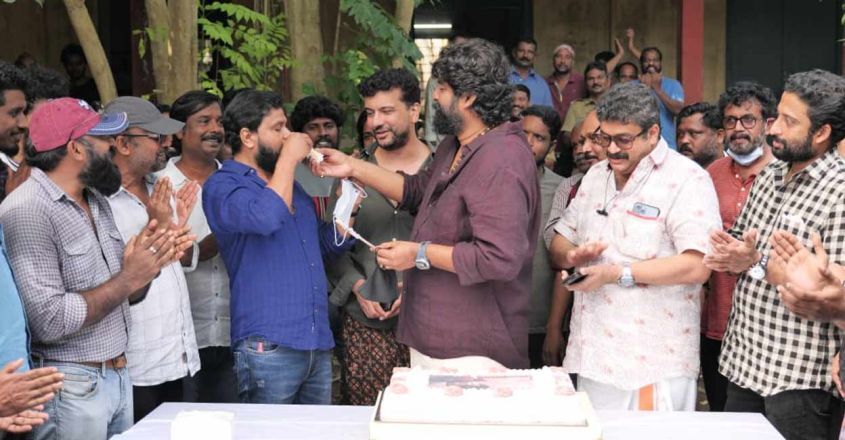 ദിലീപ് സിനിമാ ലൊക്കേഷനില്‍ ജോജുവിന് പിറന്നാള്‍ ആഘോഷം: വൈറലായി ചിത്രങ്ങള്‍