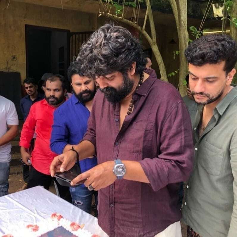ദിലീപ് സിനിമാ ലൊക്കേഷനില്‍ ജോജുവിന് പിറന്നാള്‍ ആഘോഷം: വൈറലായി ചിത്രങ്ങള്‍