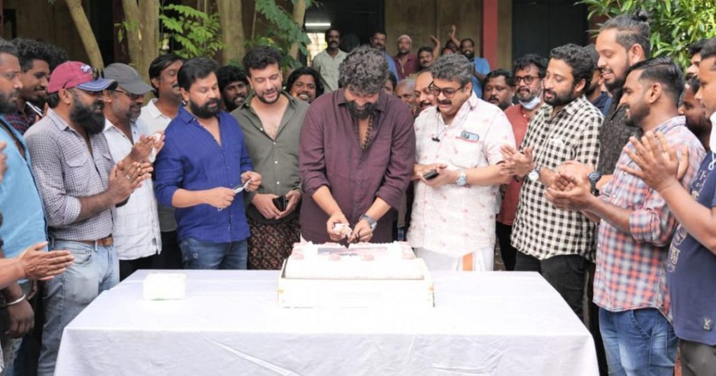 ദിലീപ് സിനിമാ ലൊക്കേഷനില്‍ ജോജുവിന് പിറന്നാള്‍ ആഘോഷം: വൈറലായി ചിത്രങ്ങള്‍