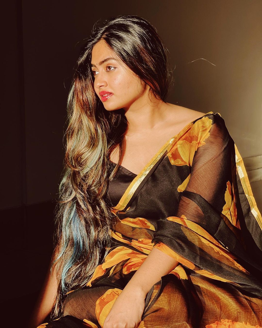  'സൺ കിസ്ഡ്'.....'ഹേയ് ബ്യൂട്ടി'യെന്ന് ആരാധകർ..കറുപ്പ് ഫ്ളോറൽ സാരിയിൽ ശാലിൻ സോയയുടെ ചിത്രങ്ങൾ വൈറൽ