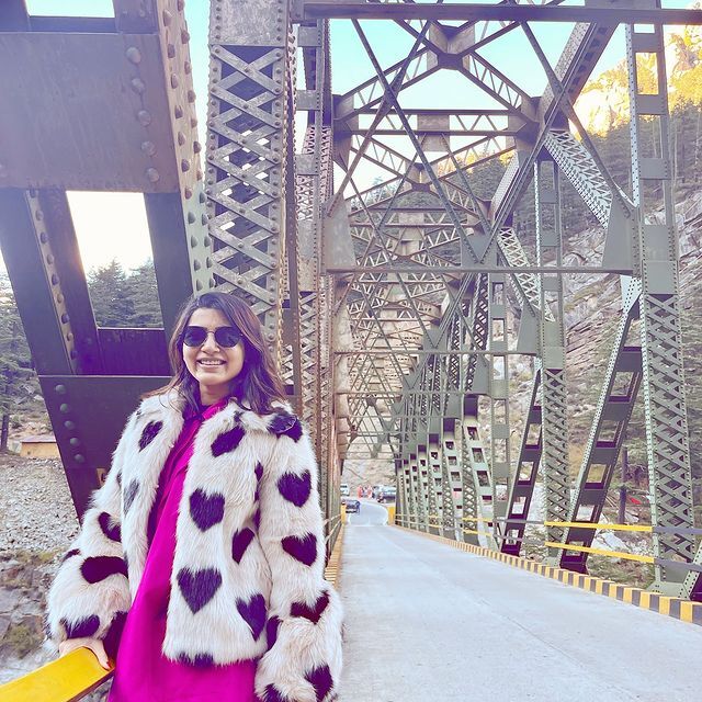 വിവാഹ ബന്ധം വേര്‍പ്പെടുത്തിയ ശേഷം സാമന്തയുടെ യാത്ര; കൂടെ ആരെന്ന് അറിയുമോ? ചിത്രങ്ങള്‍