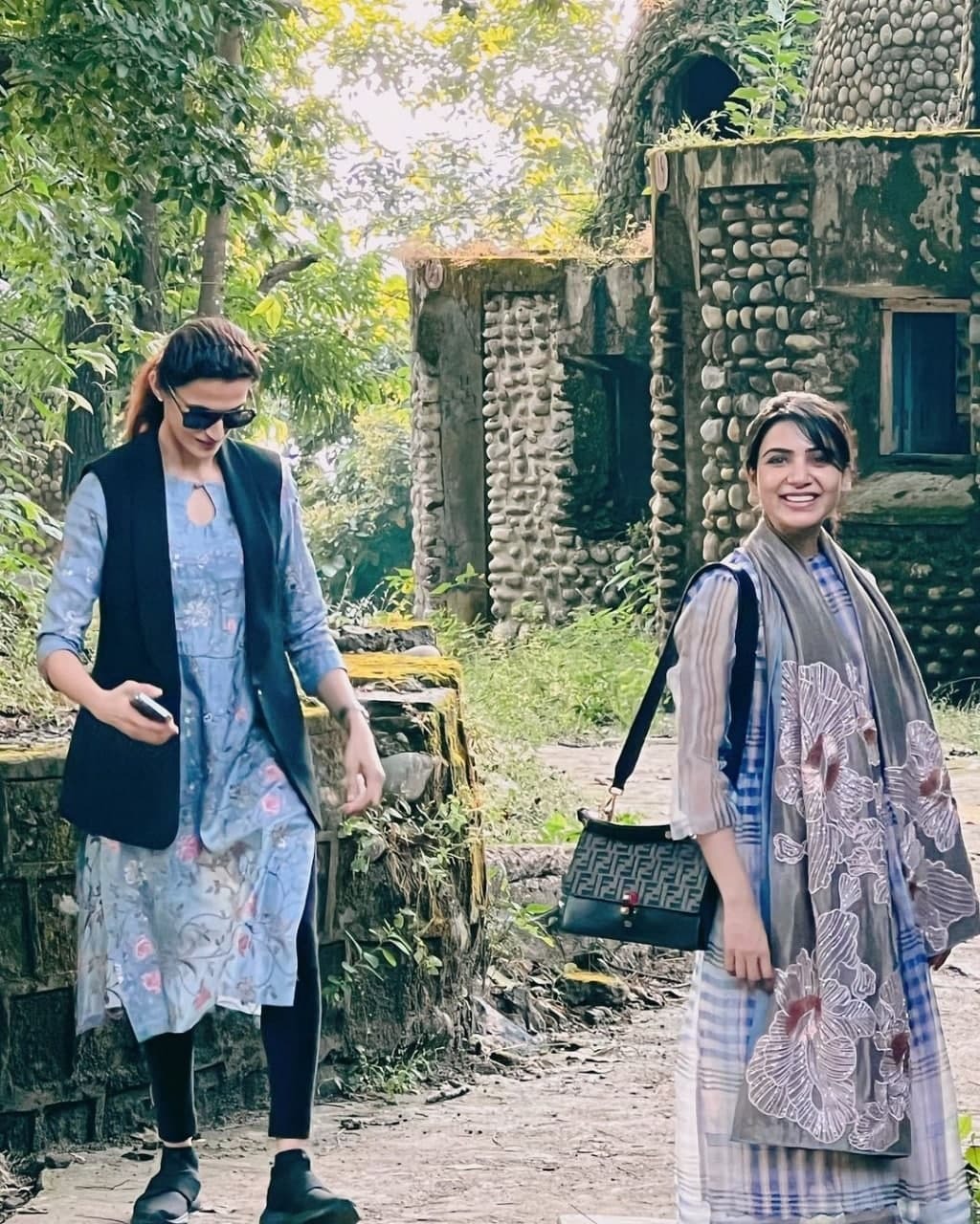 വിവാഹ ബന്ധം വേര്‍പ്പെടുത്തിയ ശേഷം സാമന്തയുടെ യാത്ര; കൂടെ ആരെന്ന് അറിയുമോ? ചിത്രങ്ങള്‍