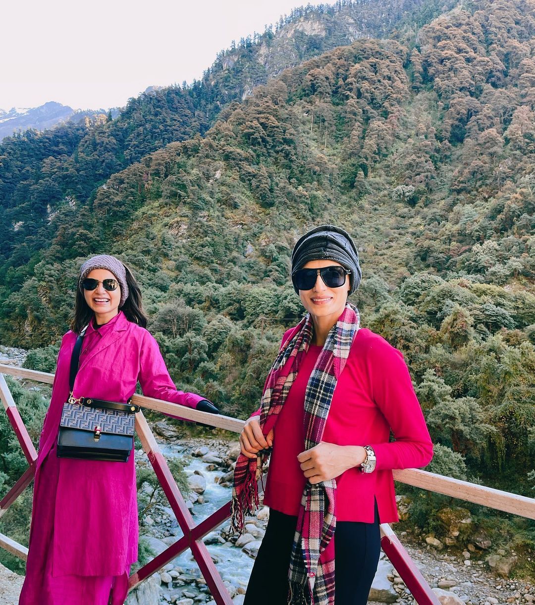 വിവാഹ ബന്ധം വേര്‍പ്പെടുത്തിയ ശേഷം സാമന്തയുടെ യാത്ര; കൂടെ ആരെന്ന് അറിയുമോ? ചിത്രങ്ങള്‍