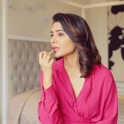 വിവാഹ ബന്ധം വേര്‍പ്പെടുത്തിയ ശേഷം സാമന്തയുടെ യാത്ര; കൂടെ ആരെന്ന് അറിയുമോ? ചിത്രങ്ങള്‍