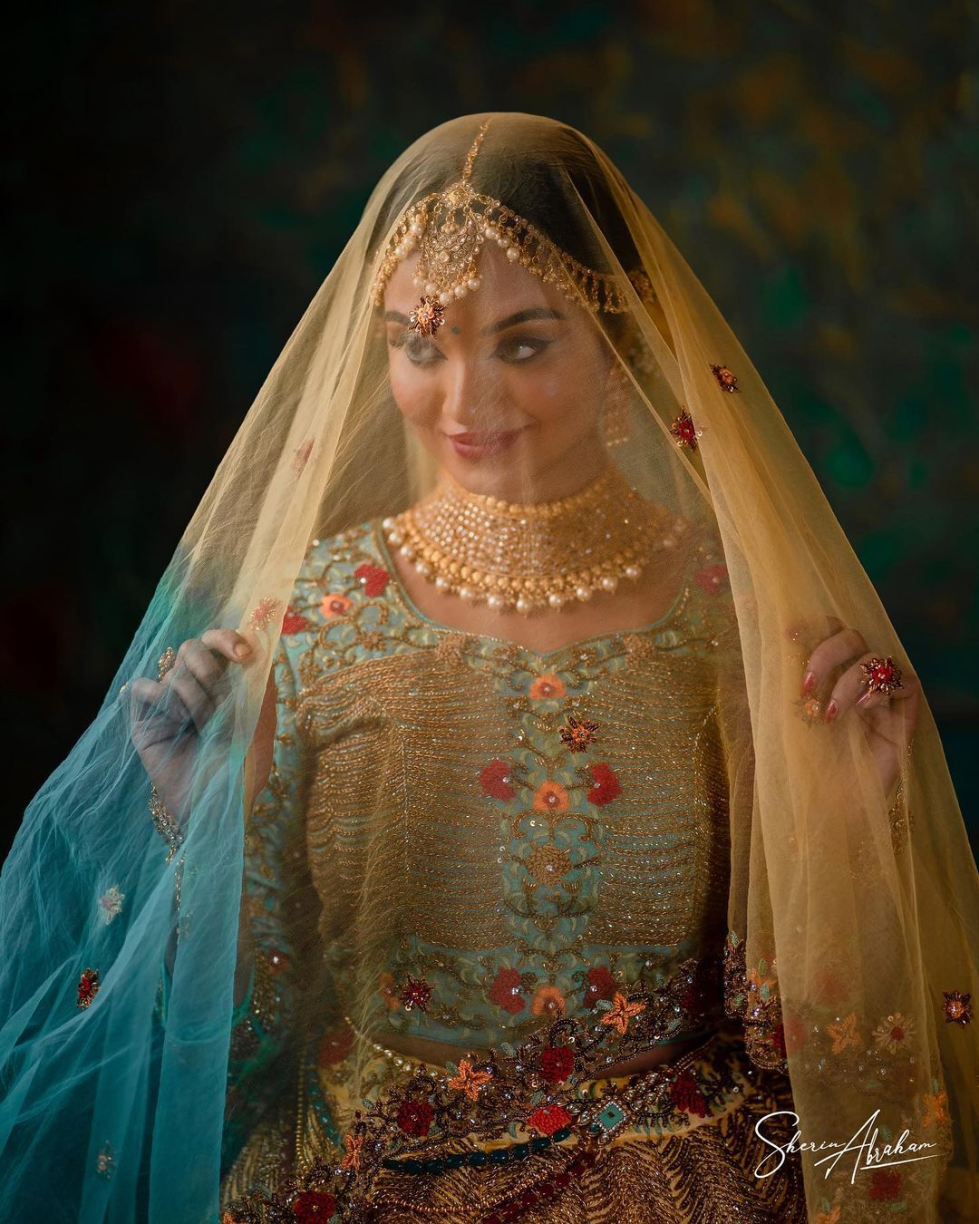 ഞാനൊരു രാജ്ഞിയാണെന്ന് എനിക്കറിയാം: മണവാട്ടി ലുക്കില്‍ പൊളിച്ചടുക്കി ബിഗ് ബോസ് താരം സൂര്യ