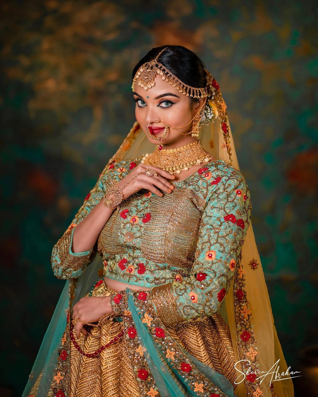 ഞാനൊരു രാജ്ഞിയാണെന്ന് എനിക്കറിയാം: മണവാട്ടി ലുക്കില്‍ പൊളിച്ചടുക്കി ബിഗ് ബോസ് താരം സൂര്യ