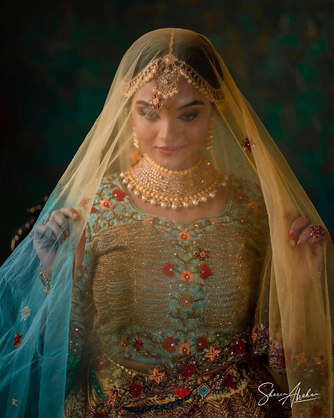 ഞാനൊരു രാജ്ഞിയാണെന്ന് എനിക്കറിയാം: മണവാട്ടി ലുക്കില്‍ പൊളിച്ചടുക്കി ബിഗ് ബോസ് താരം സൂര്യ