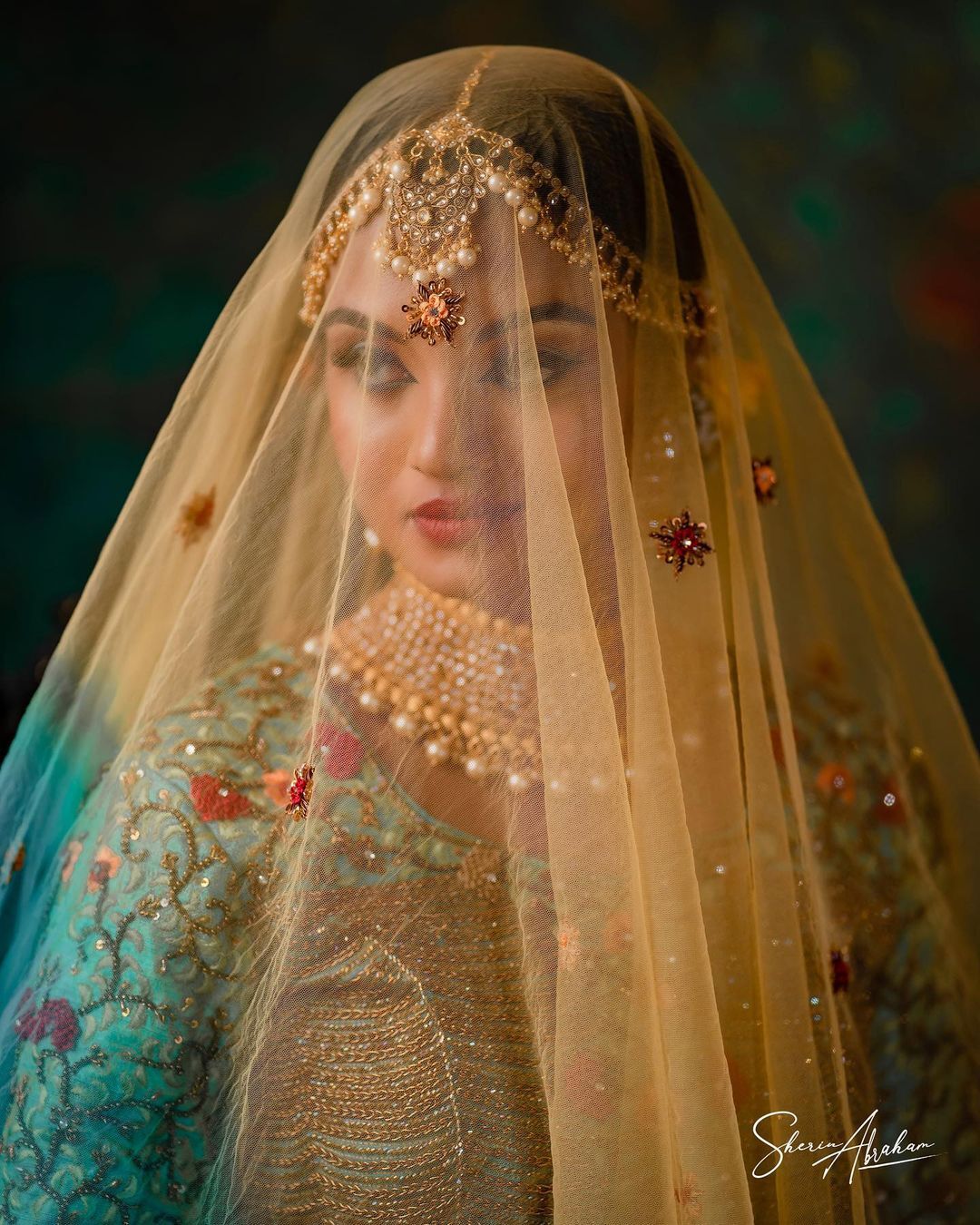 ഞാനൊരു രാജ്ഞിയാണെന്ന് എനിക്കറിയാം: മണവാട്ടി ലുക്കില്‍ പൊളിച്ചടുക്കി ബിഗ് ബോസ് താരം സൂര്യ