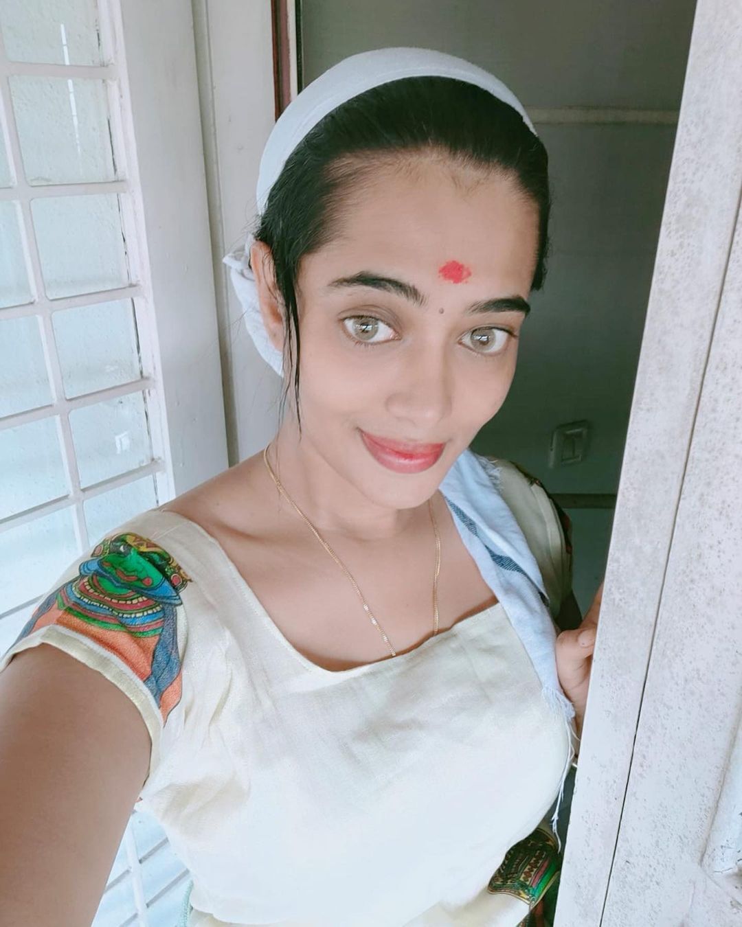 സാരിയില്‍ ക്യൂട്ട് ലുക്കില്‍ നടി രമ്യ പണിക്കര്‍: വൈറലായി പുതിയ ചിത്രങ്ങള്‍