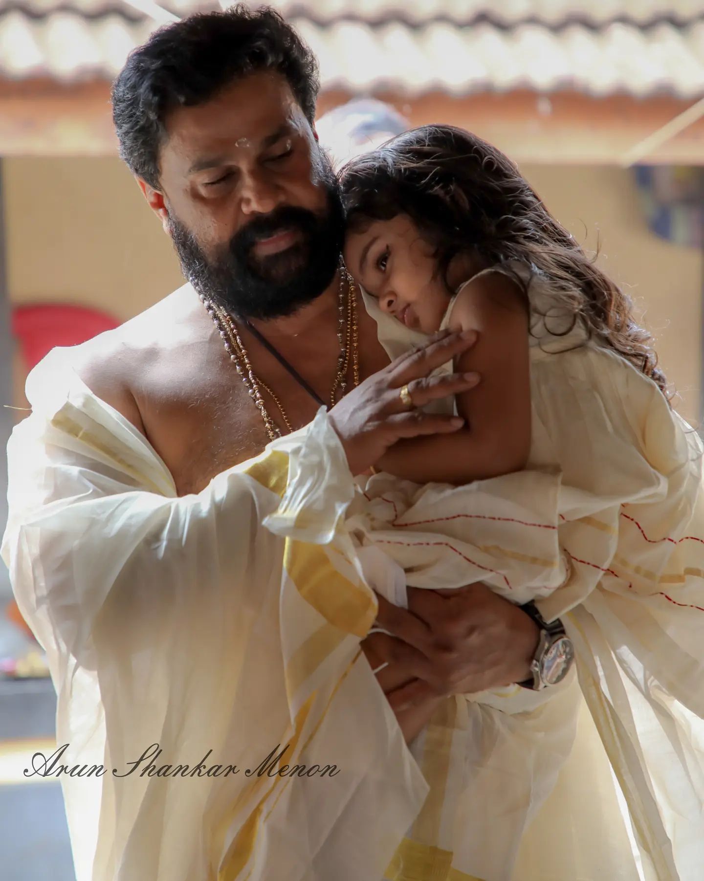 'ചിണുങ്ങാതെ അടങ്ങിയിരിക്ക് മാമാട്ടിക്കുട്ടീ'..ചിരി അടക്കാനാകാതെ കാവ്യ.. ദിലീപിനെ കെട്ടിപിടിച്ച് മഹാലക്ഷ്മി.. പുതിയ ചിത്രങ്ങൾ