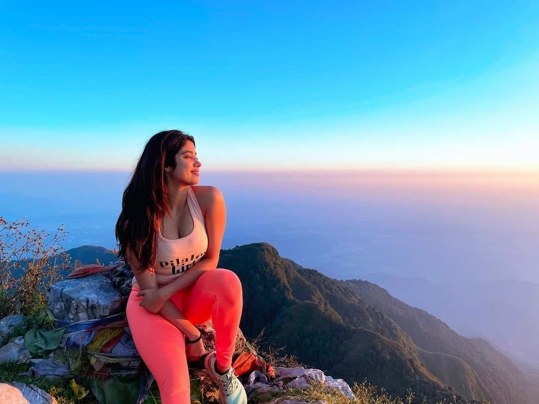 അവധി ആഘോഷിക്കാന്‍ ജാന്‍വി കപൂര്‍ പോയത് എവിടെ എന്നറിയുമോ? അടിപൊളി ചിത്രങ്ങള്‍ പങ്കുവച്ച് താരം