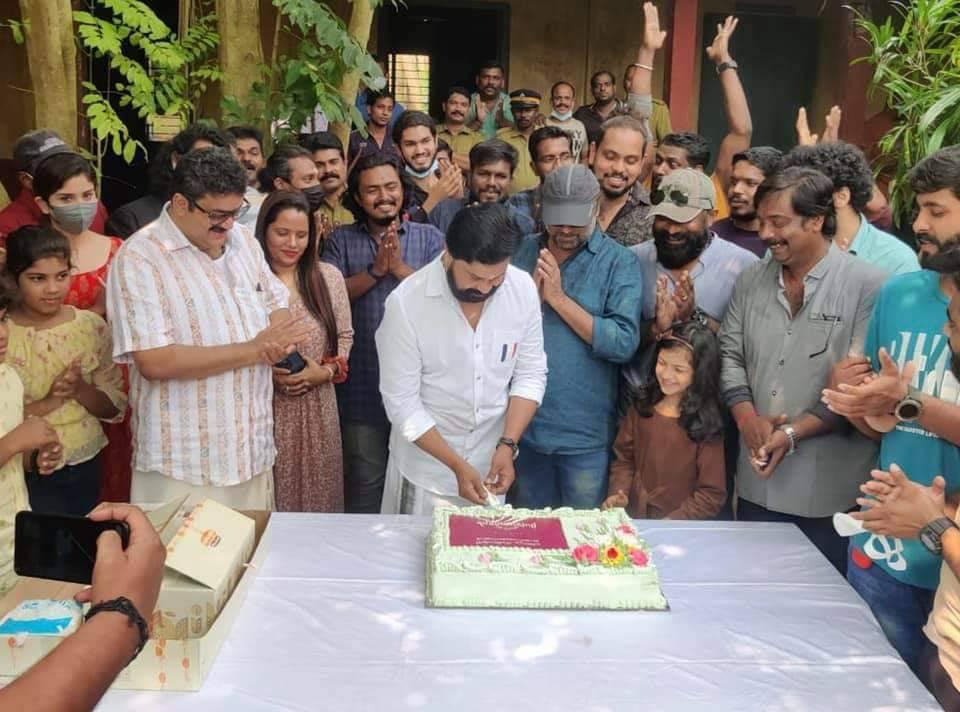 ദിലീപിന് പിറന്നാള്‍ ആശംസകള്‍ നേര്‍ന്ന് കാവ്യാ മാധവനും മീനാക്ഷിയും; ഞെട്ടിച്ച് ദുല്‍ഖറും