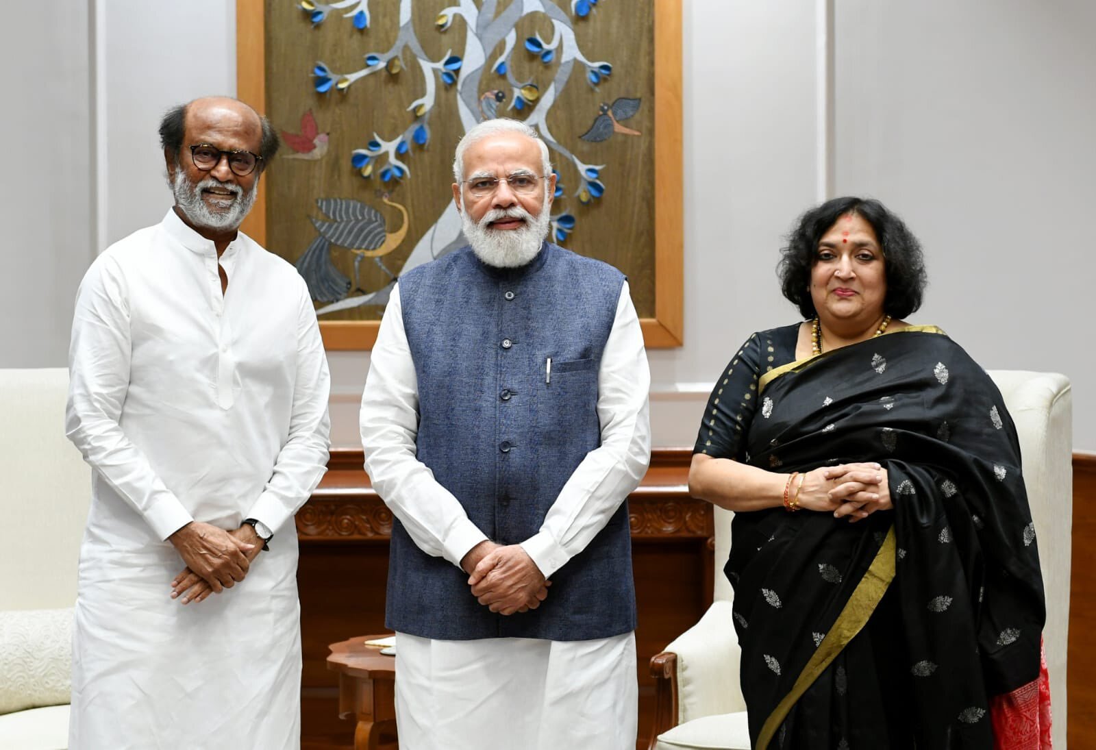 ஜனாதிபதி,பிரதமருடன் நடிகர் ரஜினிகாந்த்...! இணையத்தை கலக்கும் வைரல் புகைப்படம்!