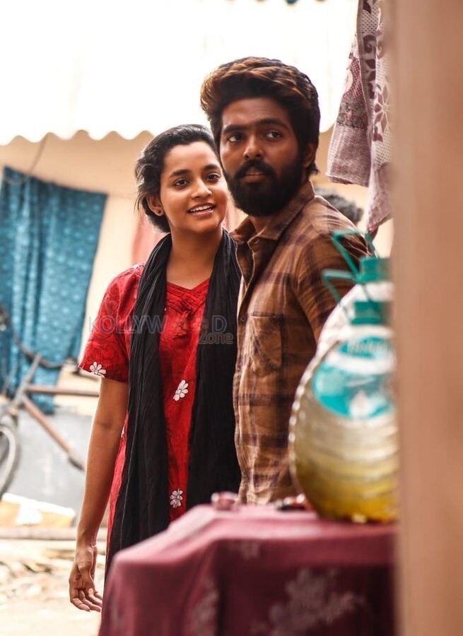 வேற மாரி கெட்டப்பில் ஜி.வி. பிரகாஷ்...! பெரிதும் எதிர்பார்க்கப்பட் ஜி.வி. பிரகாஷ் படத்தின் டீசர் வெளியீடு..! செம எதிர்பார்பில் ரசிகர்கள்!