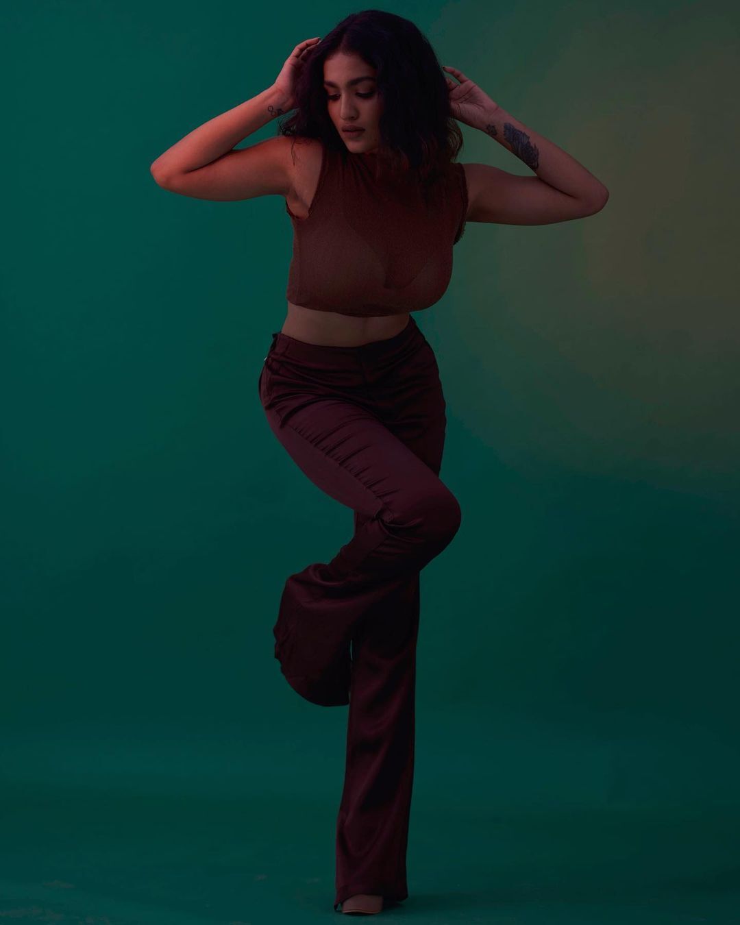  ഹോളിവുഡ് നടിയല്ല.. .ഞെട്ടിച്ച ലുക്കിൽ വീണ്ടും സാനിയ ഇയ്യപ്പൻ..വൈറൽ ഫോട്ടോകൾ 