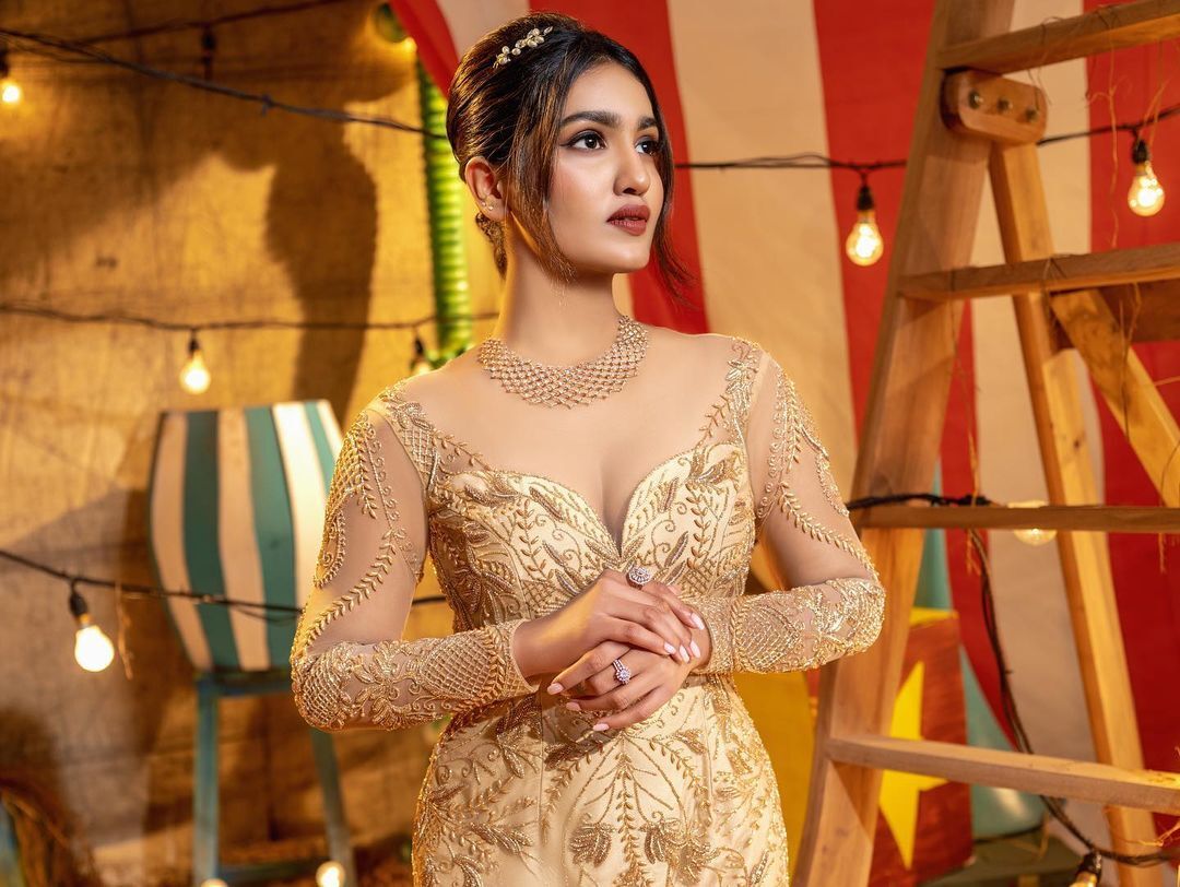  ഹോളിവുഡ് നടിയല്ല.. .ഞെട്ടിച്ച ലുക്കിൽ വീണ്ടും സാനിയ ഇയ്യപ്പൻ..വൈറൽ ഫോട്ടോകൾ 