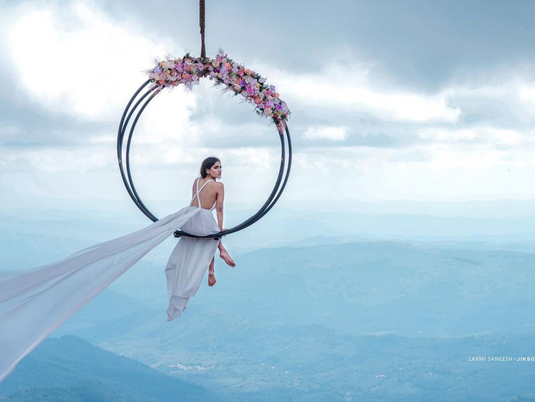  ഹോളിവുഡ് നടിയല്ല.. .ഞെട്ടിച്ച ലുക്കിൽ വീണ്ടും സാനിയ ഇയ്യപ്പൻ..വൈറൽ ഫോട്ടോകൾ 