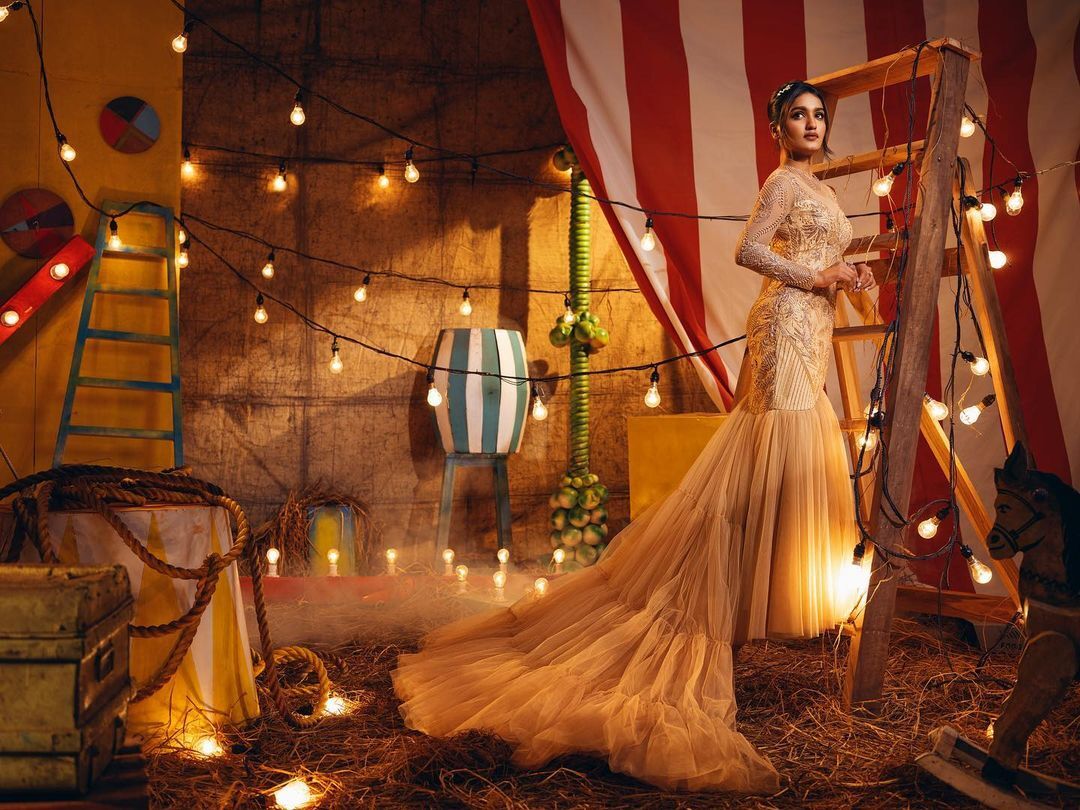  ഹോളിവുഡ് നടിയല്ല.. .ഞെട്ടിച്ച ലുക്കിൽ വീണ്ടും സാനിയ ഇയ്യപ്പൻ..വൈറൽ ഫോട്ടോകൾ 