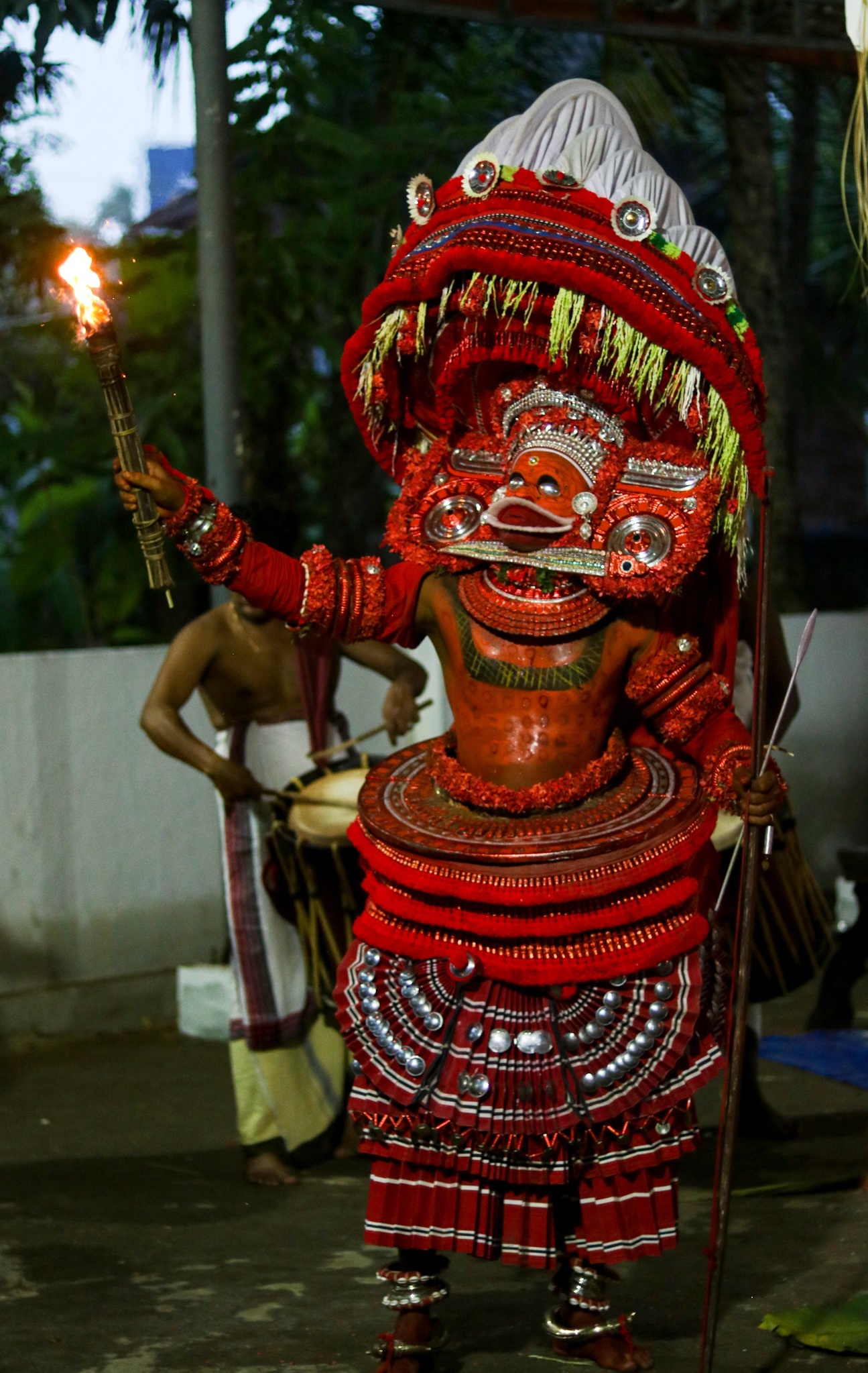  ഭക്തിയുടെ കനല്‍ ചൂടിലേക്ക്! വടക്കേ മലബാറിൽ ഇനി തെയ്യക്കാലം..ചിത്രങ്ങൾ 
