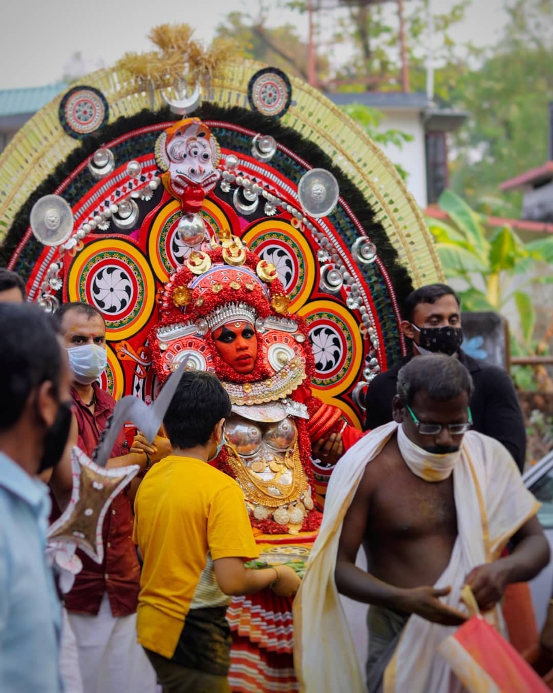  ഭക്തിയുടെ കനല്‍ ചൂടിലേക്ക്! വടക്കേ മലബാറിൽ ഇനി തെയ്യക്കാലം..ചിത്രങ്ങൾ 