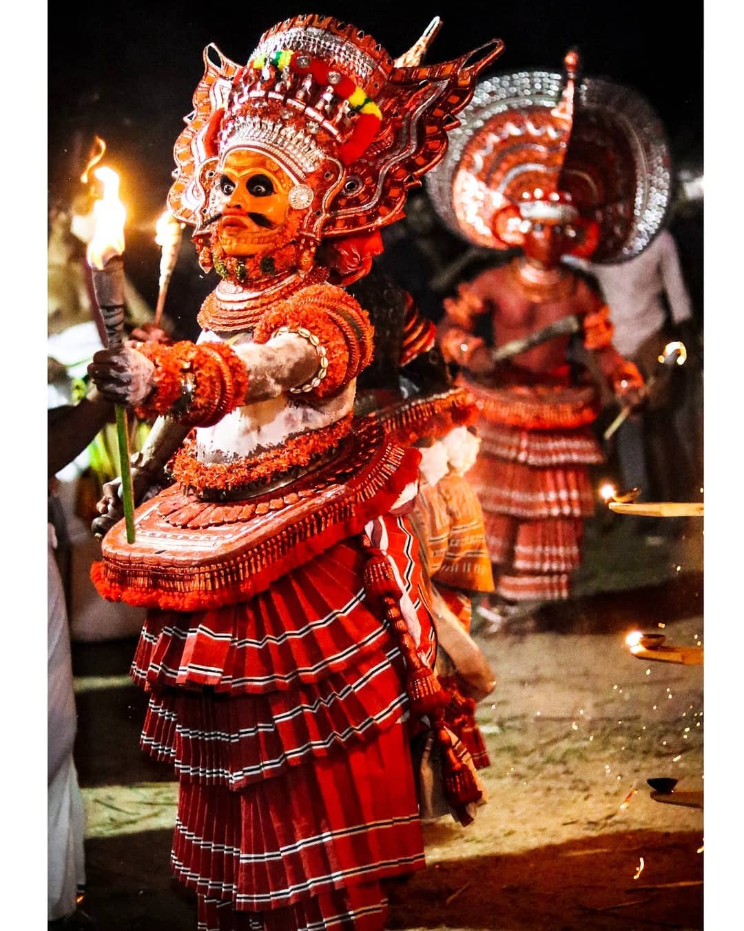  ഭക്തിയുടെ കനല്‍ ചൂടിലേക്ക്! വടക്കേ മലബാറിൽ ഇനി തെയ്യക്കാലം..ചിത്രങ്ങൾ 