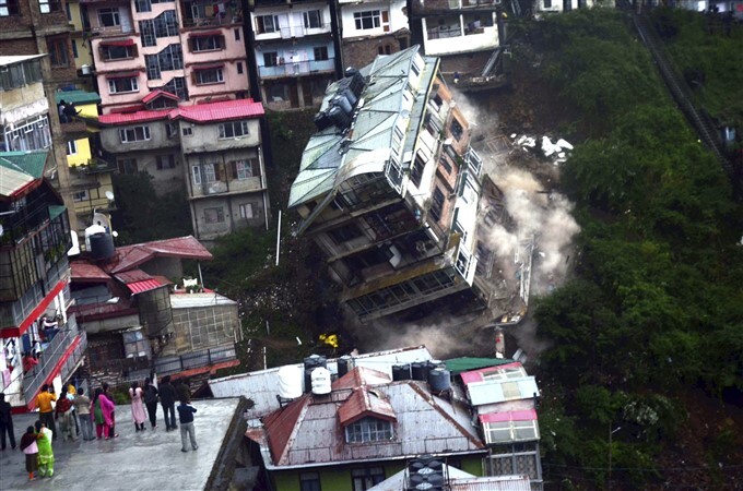 Multi-Storey building collapsed at Kachi Ghati In Shimla