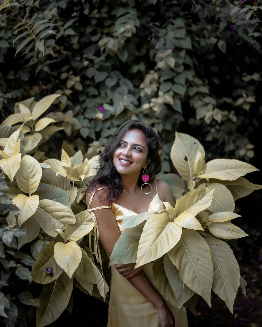 പുതുപുത്തന്‍ ലുക്കില്‍ അമല പോള്‍; ചിത്രങ്ങള്‍ ഏറ്റെടുത്ത് സോഷ്യല്‍ മീഡിയ, വൈറല്‍ ചിത്രങ്ങള്‍