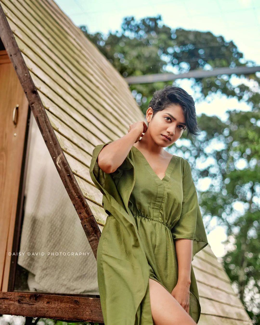 പച്ചപ്പില്‍ തിളങ്ങി അനാര്‍ക്കലി മരയ്ക്കാര്‍; പുതിയ ഫോട്ടോഷൂട്ട് കിടിലമെന്ന് ആരാധകര്‍