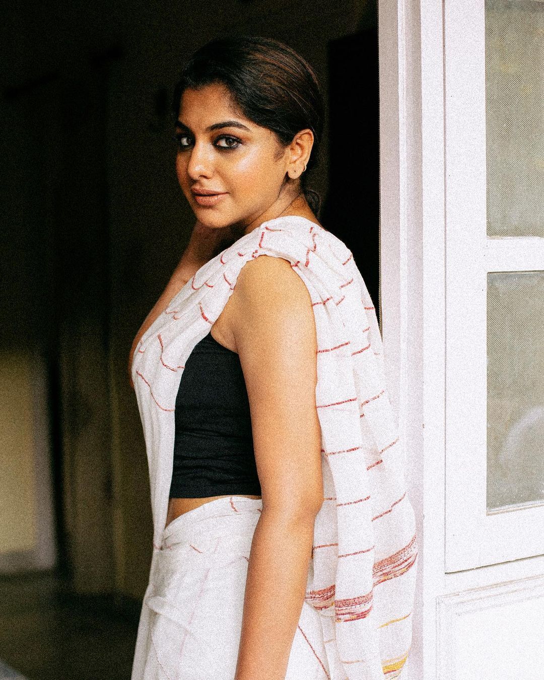 സിമ്പിള്‍ ആന്‍ഡ് ക്യൂട്ട്; മീര നന്ദന്റെ നാടന്‍ ലുക്ക് ഏറ്റെടുത്ത് ആരാധകര്‍, വൈറല്‍ ചിത്രങ്ങള്‍ കാണാം