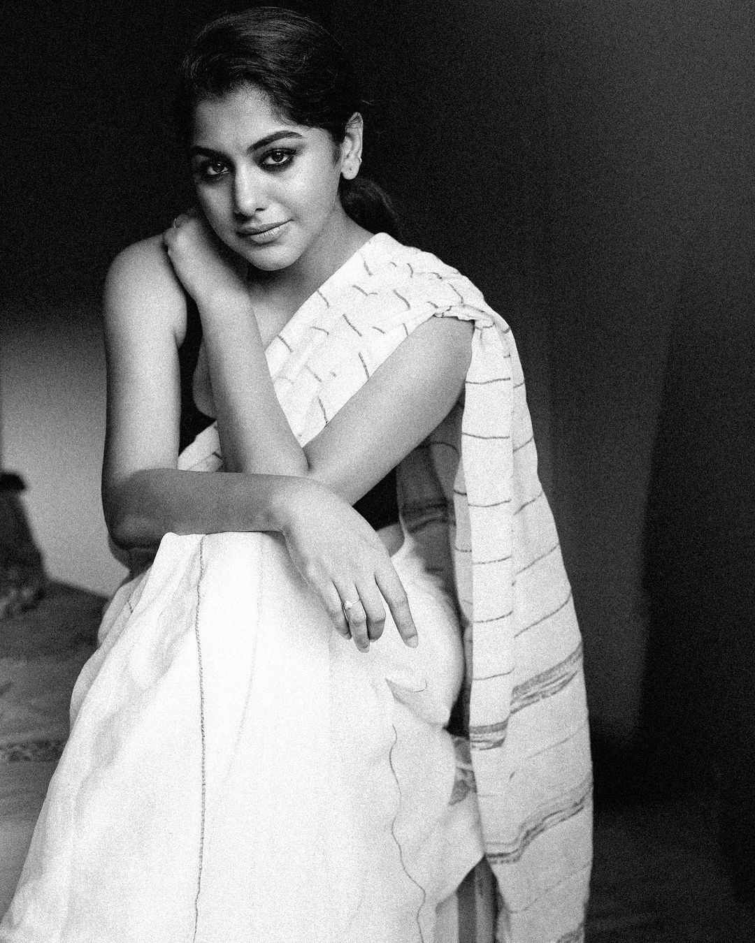 സിമ്പിള്‍ ആന്‍ഡ് ക്യൂട്ട്; മീര നന്ദന്റെ നാടന്‍ ലുക്ക് ഏറ്റെടുത്ത് ആരാധകര്‍, വൈറല്‍ ചിത്രങ്ങള്‍ കാണാം