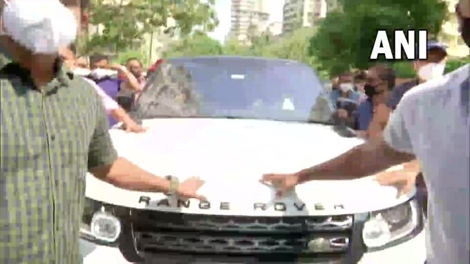 ആര്യൻ ജയിലിന് പുറത്ത്, കൊണ്ടുപോകാനെത്തി ഷാരൂഖ്, മന്നത്തിൽ വീണ്ടും വെളിച്ചം, ചിത്രങ്ങൾ