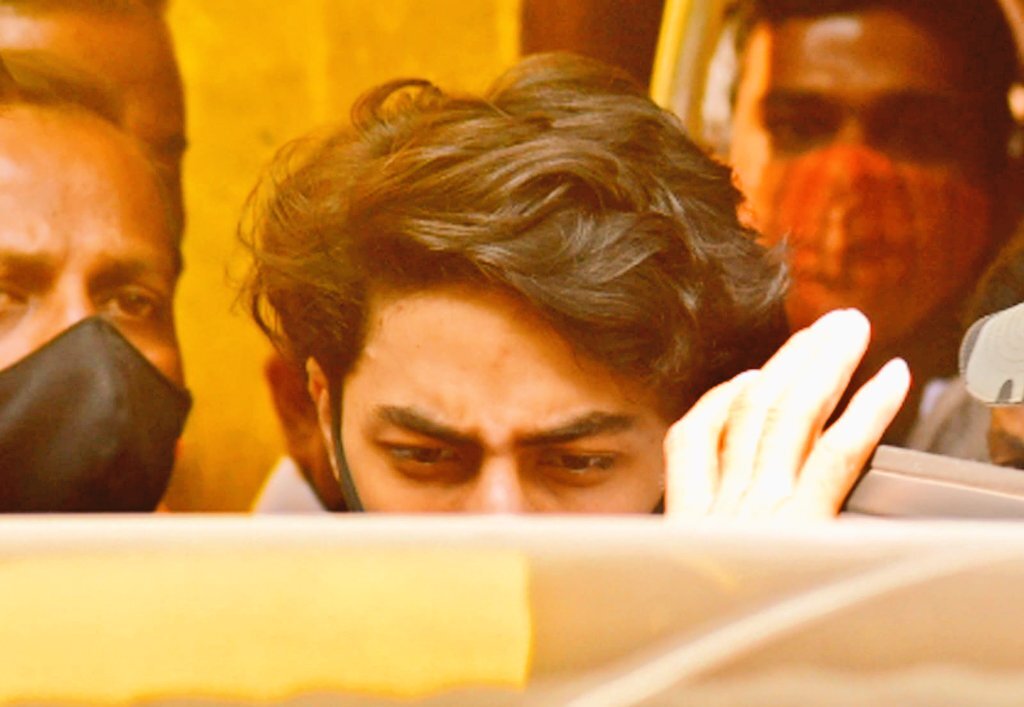 ആര്യൻ ജയിലിന് പുറത്ത്, കൊണ്ടുപോകാനെത്തി ഷാരൂഖ്, മന്നത്തിൽ വീണ്ടും വെളിച്ചം, ചിത്രങ്ങൾ