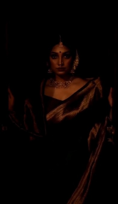 'മാടമ്പള്ളിയിലെ മാനസികരോഗി ശ്രീദേവിയല്ല', നാഗവല്ലിയായി റിതു മന്ത്രയുടെ അത്യുഗ്രൻ മേക്കോവർ, ചിത്രങ്ങൾ