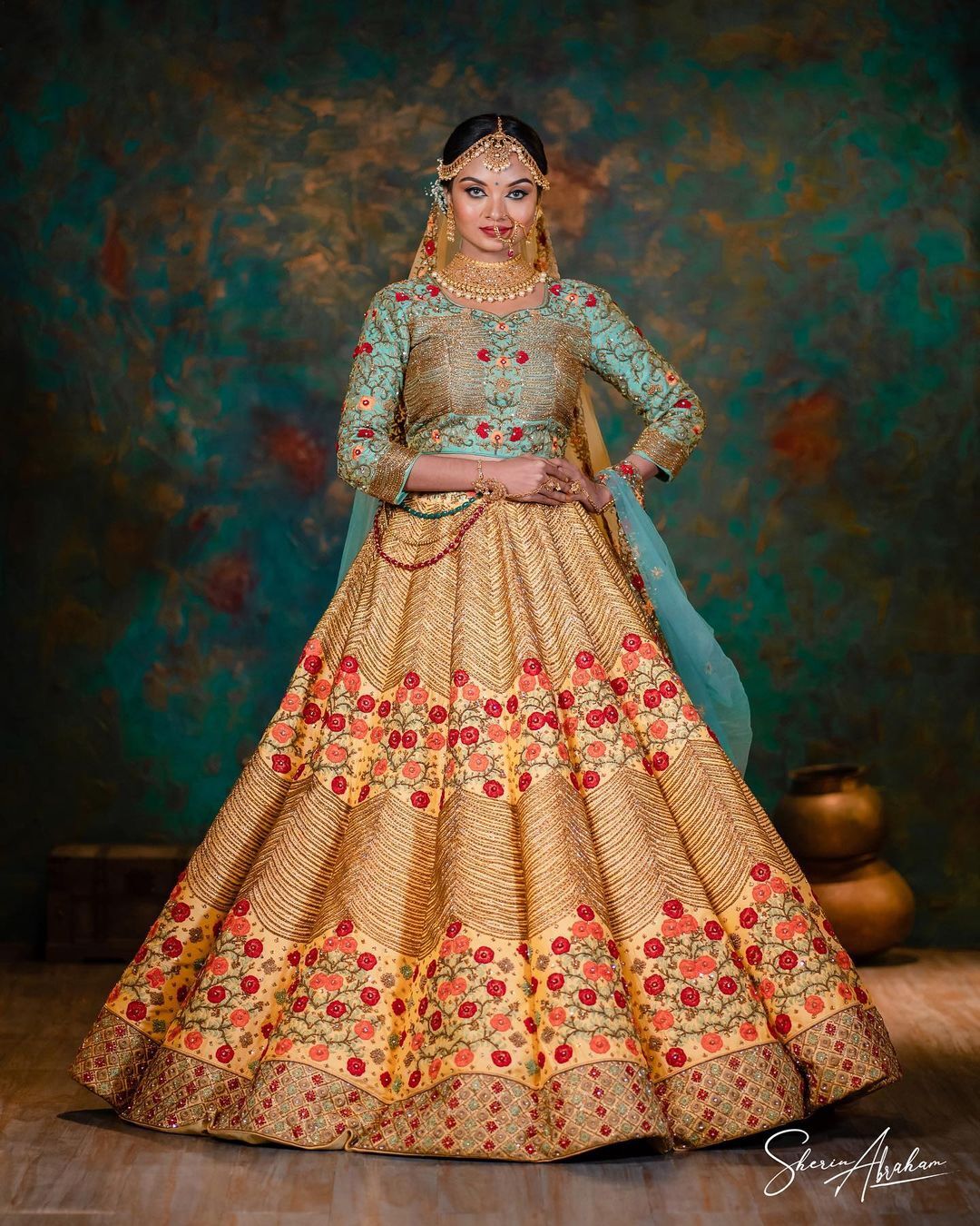 രാജ്ഞിയാടോ മാഷേ.. ബിഗ് ബോസ് താരം സൂര്യയുടെ രാജകീയ ലുക്ക്, ചിത്രങ്ങൾ വൈറൽ