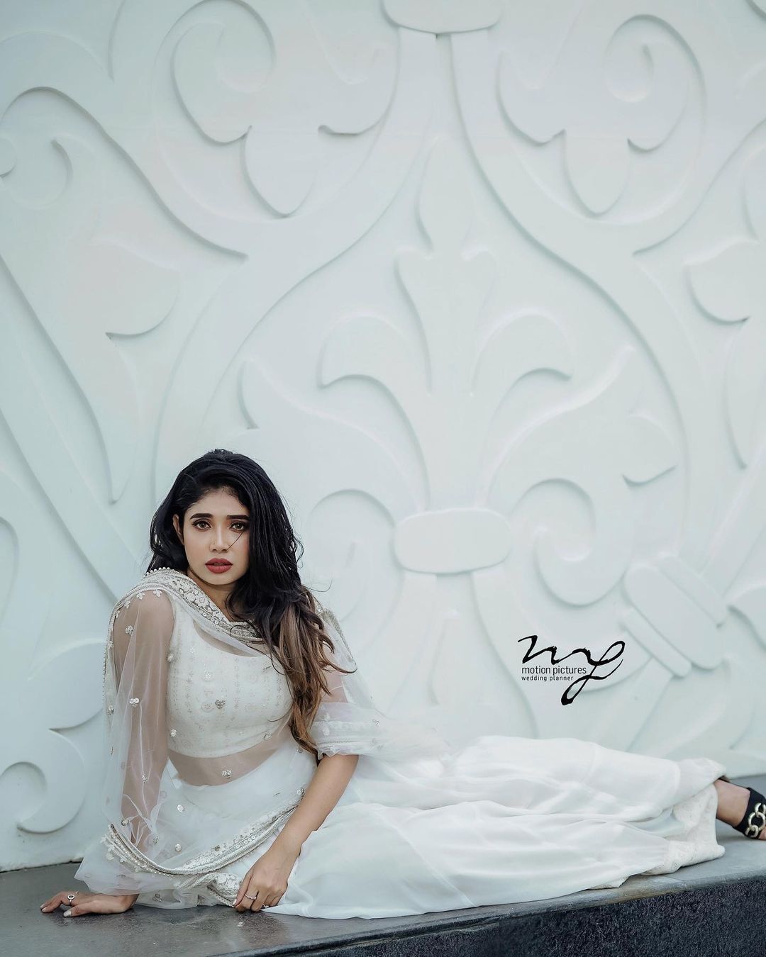 ഇതാര്... ഭൂമിയിലേക്ക് ഇറങ്ങി വന്ന മാലാഖയോ; അലസാന്‍ഡ്രയുടെ ഫോട്ടോഷൂട്ട് വൈറല്‍