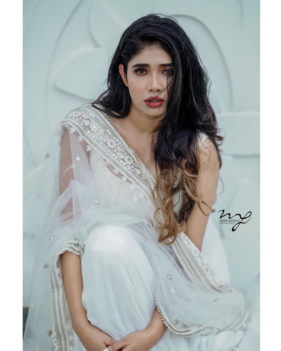 ഇതാര്... ഭൂമിയിലേക്ക് ഇറങ്ങി വന്ന മാലാഖയോ; അലസാന്‍ഡ്രയുടെ ഫോട്ടോഷൂട്ട് വൈറല്‍