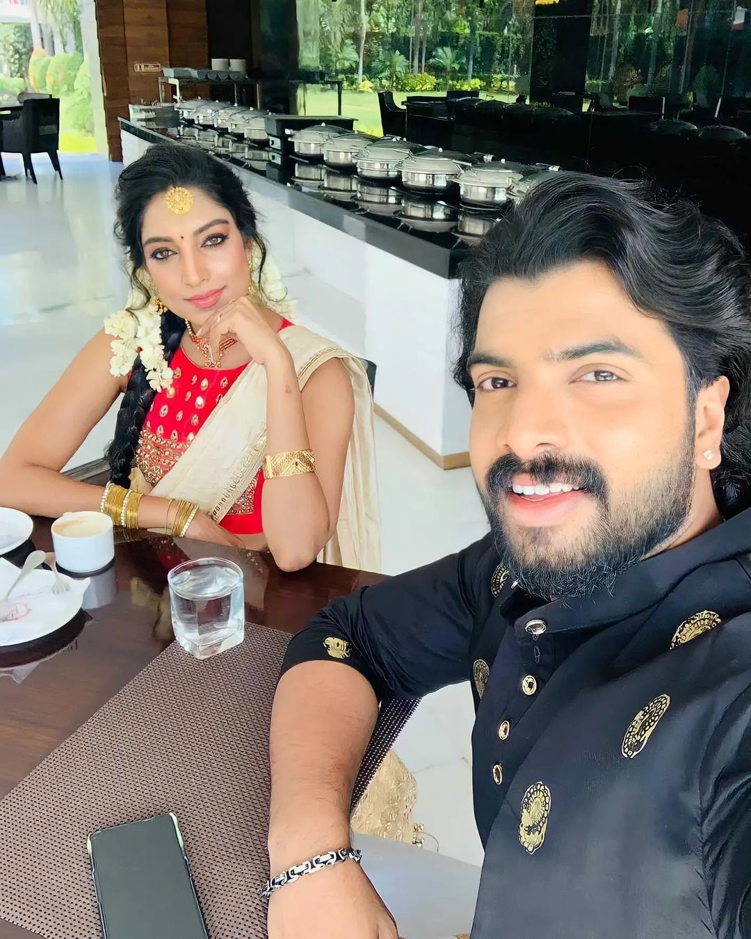 നാടൻ വേണോ മോഡേൺ വേണോ? ഇവിടെ എന്തും പോകും, റിതു മന്ത്രയുടെ ചിത്രങ്ങൾ വൈറൽ