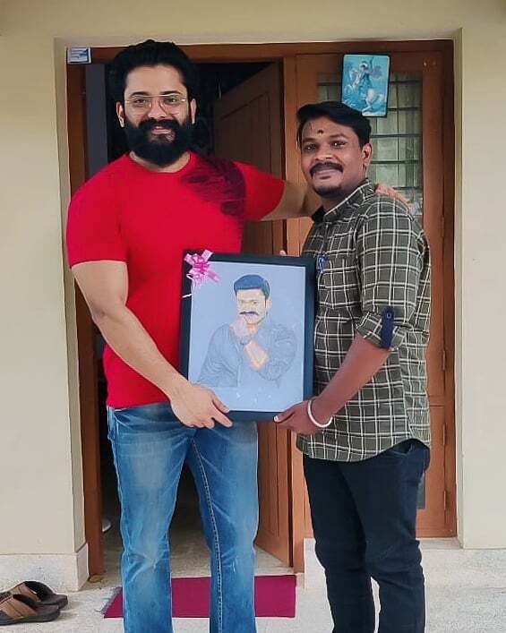 കല്യാണം ഉറപ്പിച്ചോ? ആരാധകരെ ചിരിപ്പിച്ച് ബിഗ് ബോസ് വിജയി മണിക്കുട്ടൻ, ചിത്രങ്ങൾ