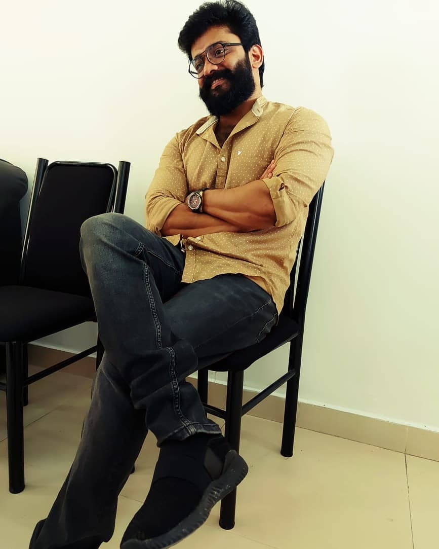 കല്യാണം ഉറപ്പിച്ചോ? ആരാധകരെ ചിരിപ്പിച്ച് ബിഗ് ബോസ് വിജയി മണിക്കുട്ടൻ, ചിത്രങ്ങൾ