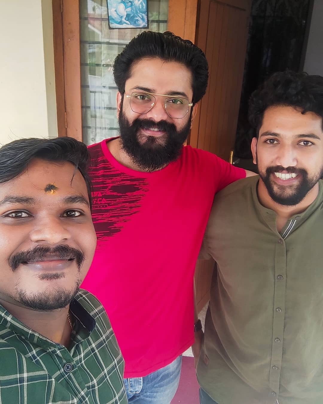 കല്യാണം ഉറപ്പിച്ചോ? ആരാധകരെ ചിരിപ്പിച്ച് ബിഗ് ബോസ് വിജയി മണിക്കുട്ടൻ, ചിത്രങ്ങൾ