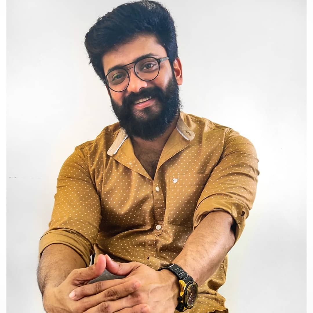 കല്യാണം ഉറപ്പിച്ചോ? ആരാധകരെ ചിരിപ്പിച്ച് ബിഗ് ബോസ് വിജയി മണിക്കുട്ടൻ, ചിത്രങ്ങൾ