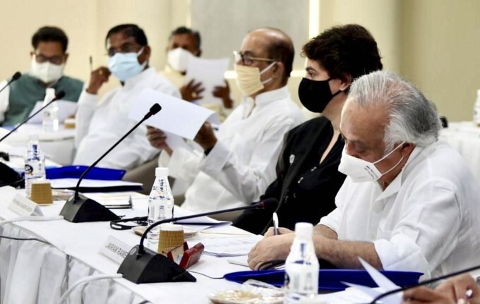 Congress Leaders During CWC meeting In New Delhi