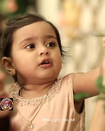 ഇത് മീനൂട്ടിയുടെ മാമാട്ടിക്കുട്ടിയമ്മ, അനിയത്തിക്കുട്ടിയുടെ പിറന്നാൾ ചിത്രവുമായി മീനാക്ഷി ദിലീപ് 