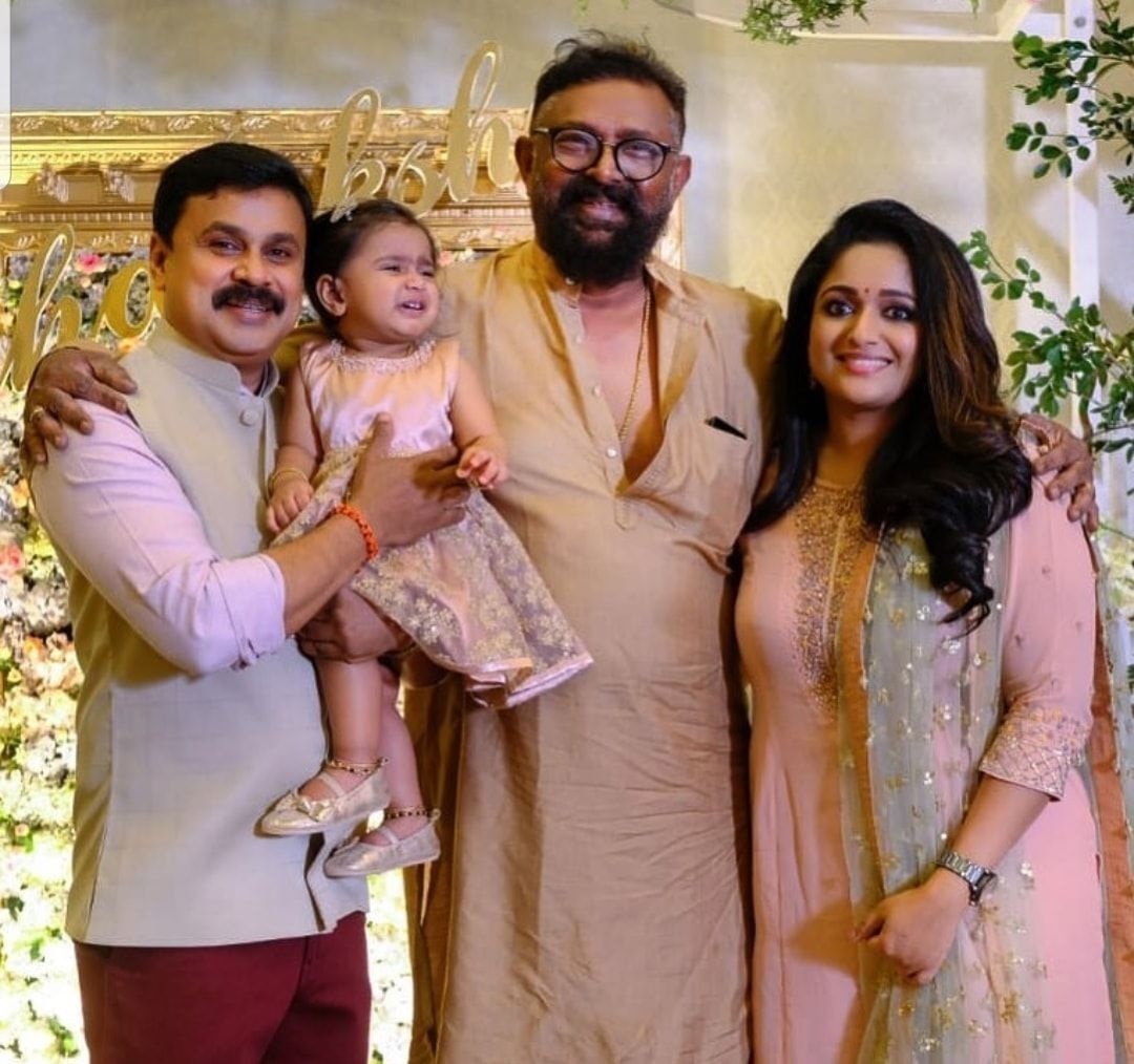 മീനാക്ഷിയെ കാണാനുളള യാത്രയാണോ? ദിലീപ്-കാവ്യ താരദമ്പതികളുടെ പുതിയ ചിത്രവും വൈറൽ